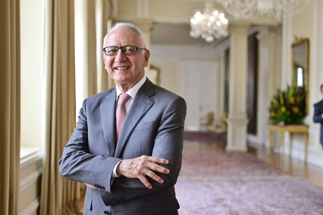 Crisis del sistema de salud colombiano: alerta de exministros para 2026