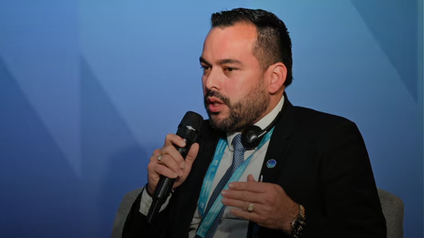 Ecuador sube 900% tarifa a Colombia: de $3 a $30 por barril de petróleo