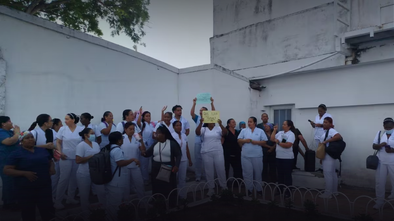 "Queremos nuestro sueldo", 200 trabajadores del Hospital Bocagrande llevan meses sin cobrar y los amenazan con despido si no van a trabajar