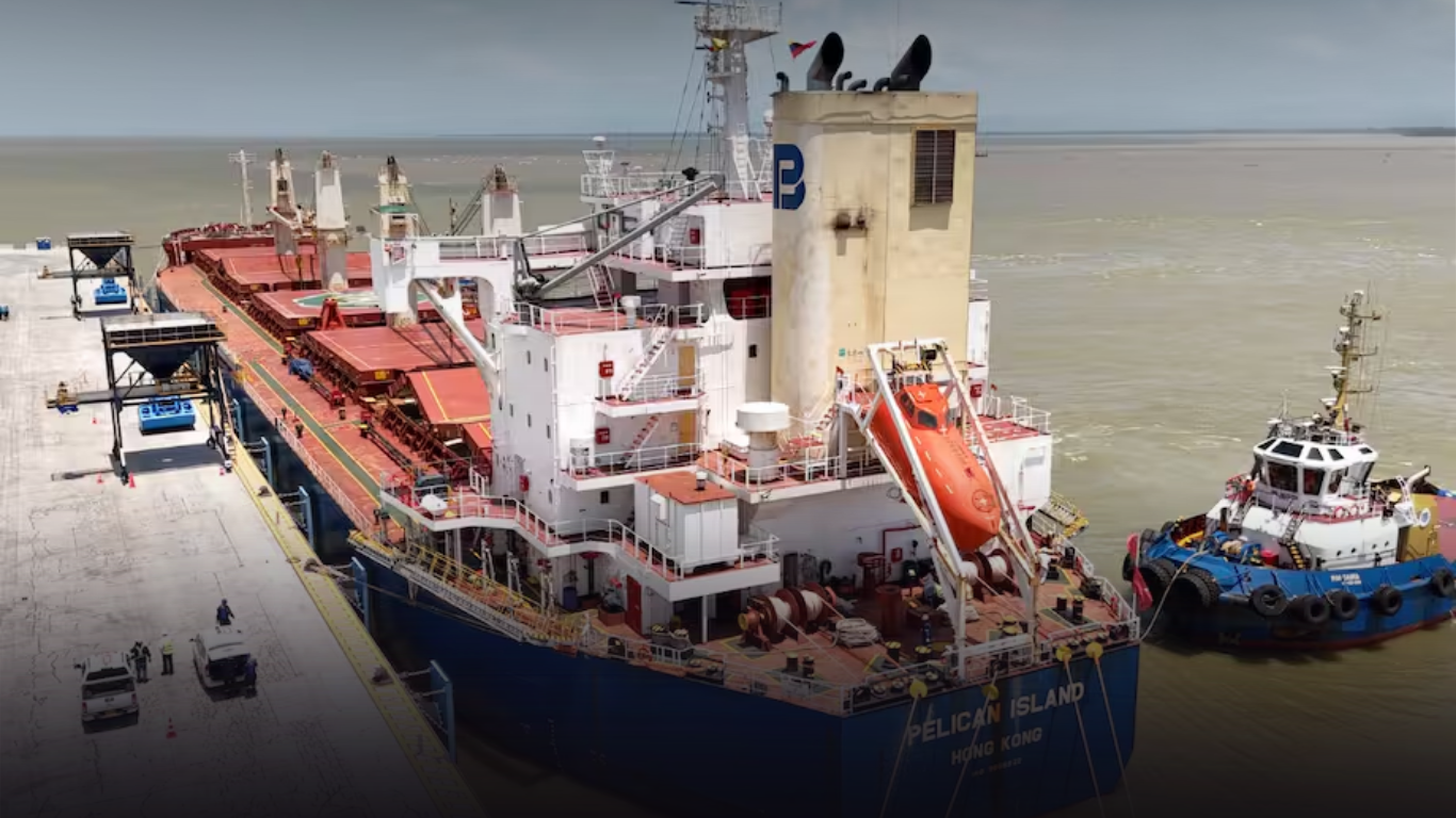 Puerto Antioquia recibe su primer buque a granel y entra en el negocio del maíz